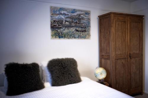 Cozy Pijp Apartment Amsterdam - Tap to explore photos