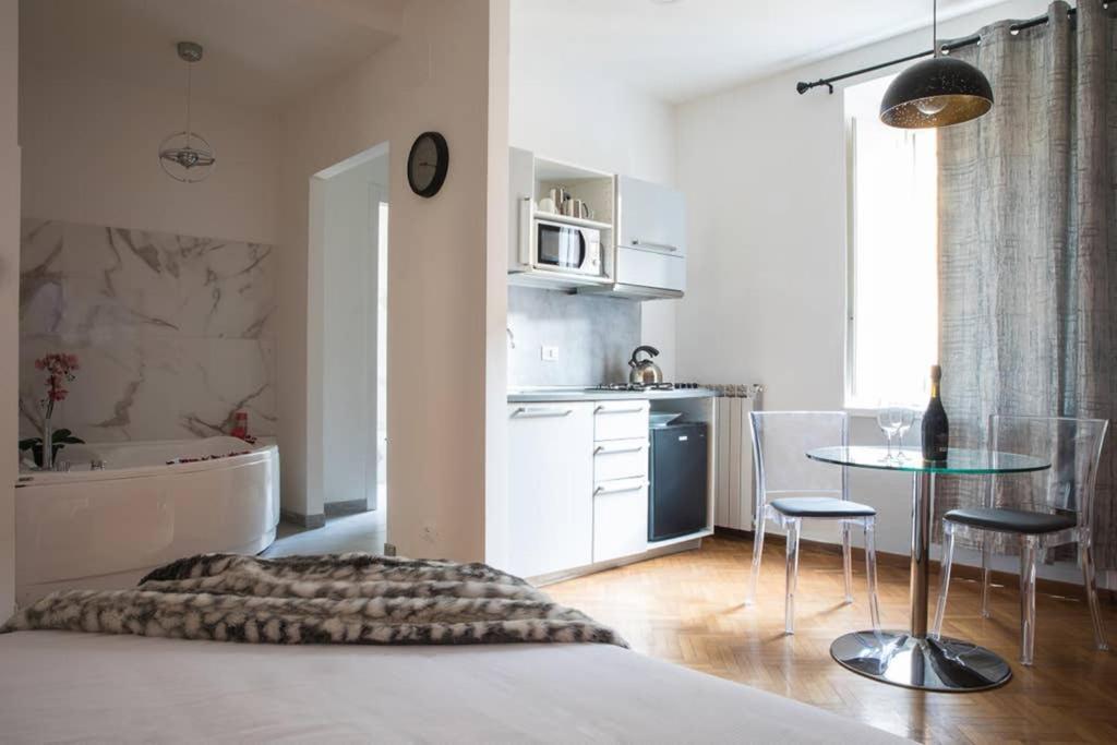 Pink Intimate Jacuzzi Suite Trastevere