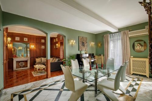 Condotti Spanish Steps Ambassador Apartment - Tap to explore photos