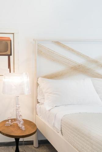 Modern Comfort, Poetic Charm