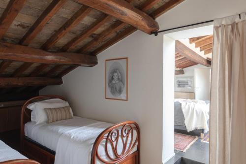Classic and chic apartments in Trastevere - Tap to explore photos
