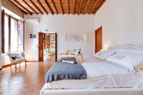 Arenula Luxury Apartment - Tap to explore photos