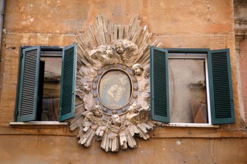 Best Apartment in Rome Campo de Fiori - Tap to explore photos