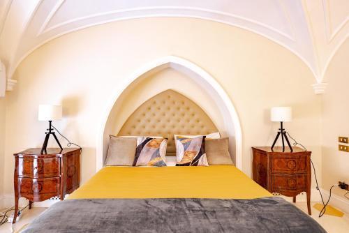 Rione Monti Charming Suite Colosseo - Tap to explore photos