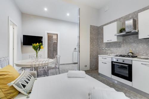 CRYSTAL TREVI FOUNTAIN - romedreamhome