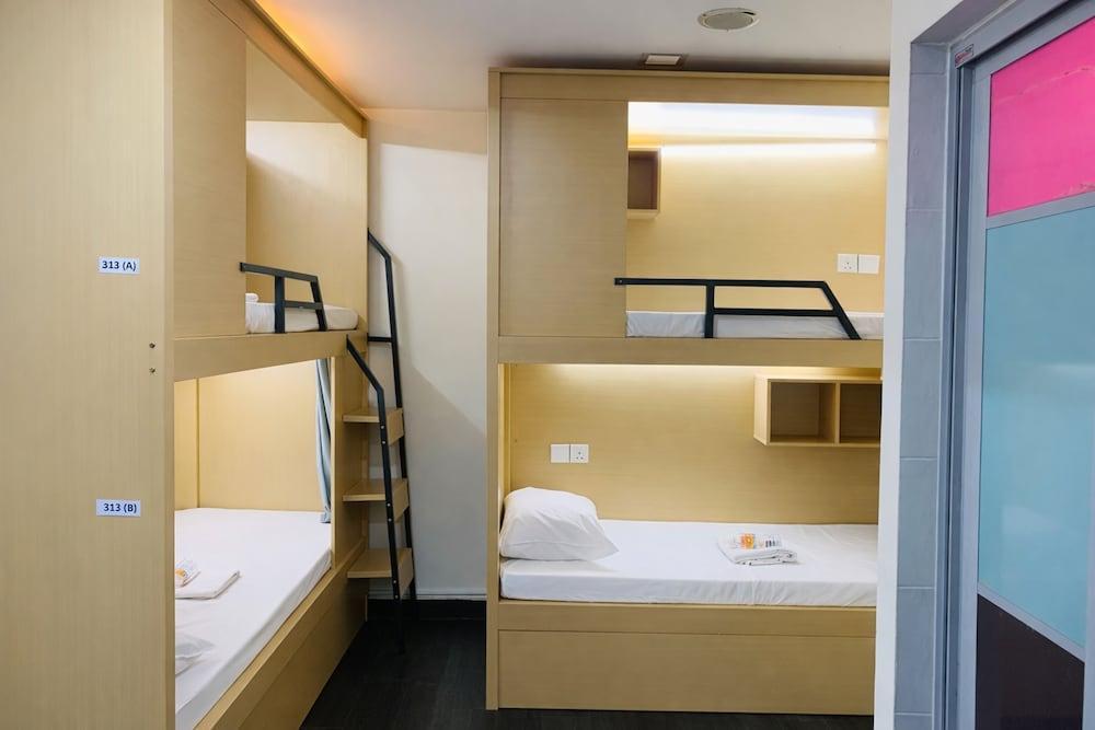 A Hotel Desker Room Type - Superior Quad (No Window)