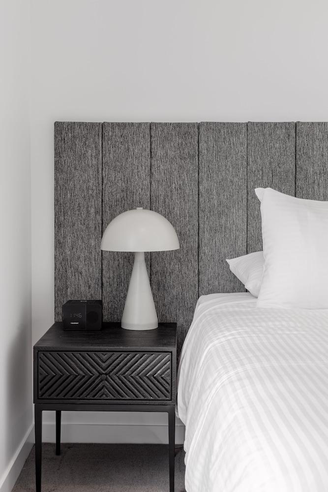 Caroline Serviced Apartments Richmond - Tap to explore photos