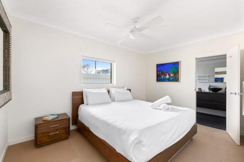 Beachfront Luxury 3 Beds With Ocean View Balcony - Tap to explore photos