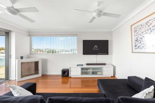Beachfront Luxury 3 Beds With Ocean View Balcony - Tap to explore photos