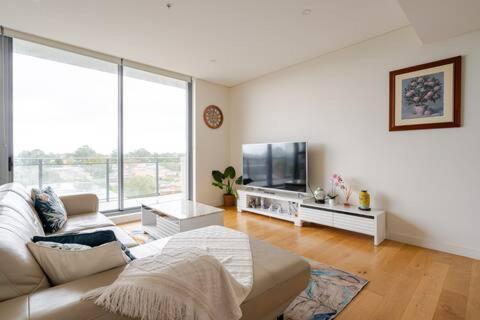 Macquarie Park Paradise-City View - Tap to explore photos