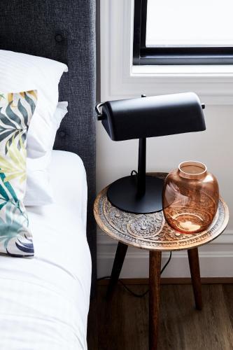 Richmond Studio Apt | Close to MCG & Woolworths Room Type - Queen Studio