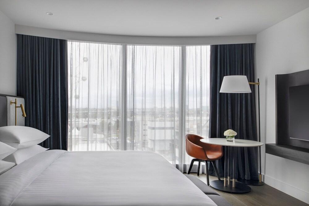 Melbourne Marriott Hotel Docklands Room Type - Superior Room, 1 King Bed