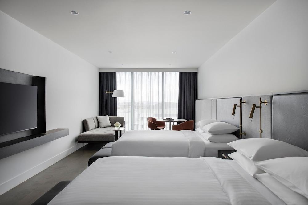 Melbourne Marriott Hotel Docklands Room Type - Premium Room, 2 Double Beds