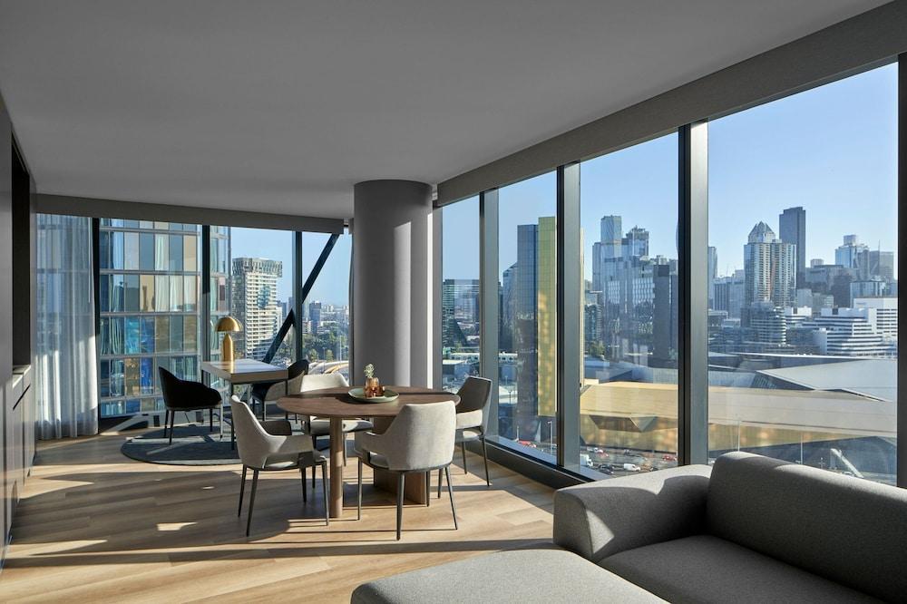 AC Hotel Melbourne Southbank by Marriott Room Type - Signature Suite, 1 King Bed, City View
