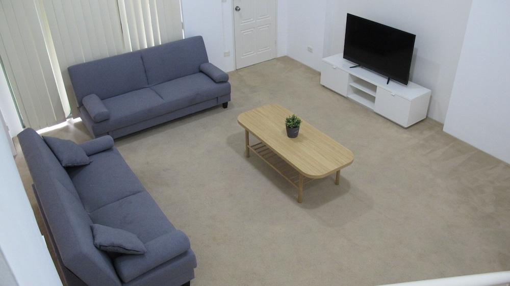 Spacious Ground floor apartment Unit 28 - Tap to explore photos