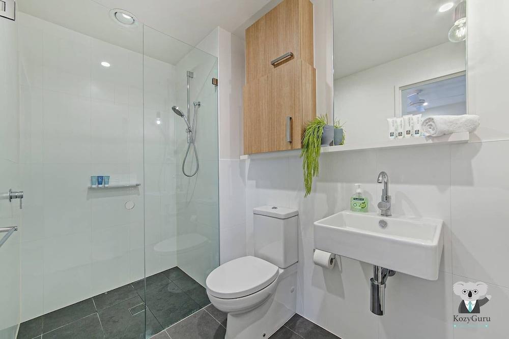 Kozyguru | Cozy Comfy APT Near Sydney Airport & CBD - Tap to explore photos