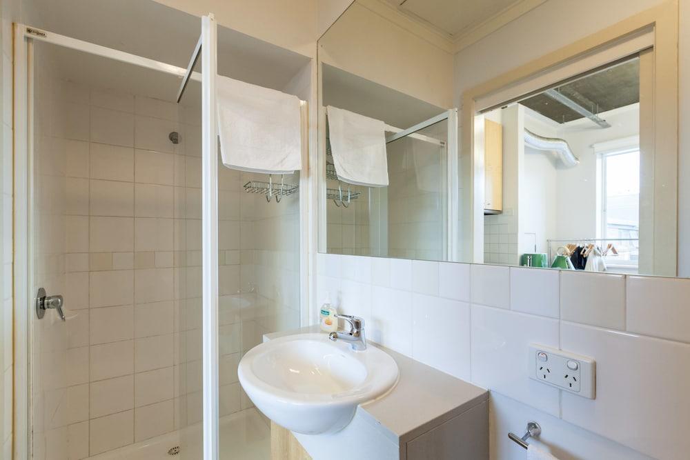 LUCINDA, Carlton Studio Apartment - Tap to explore photos