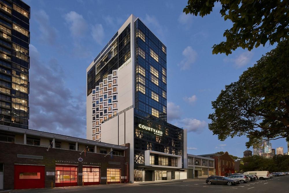 Courtyard By Marriott Melbourne Flagstaff Gardens - Tap to explore photos