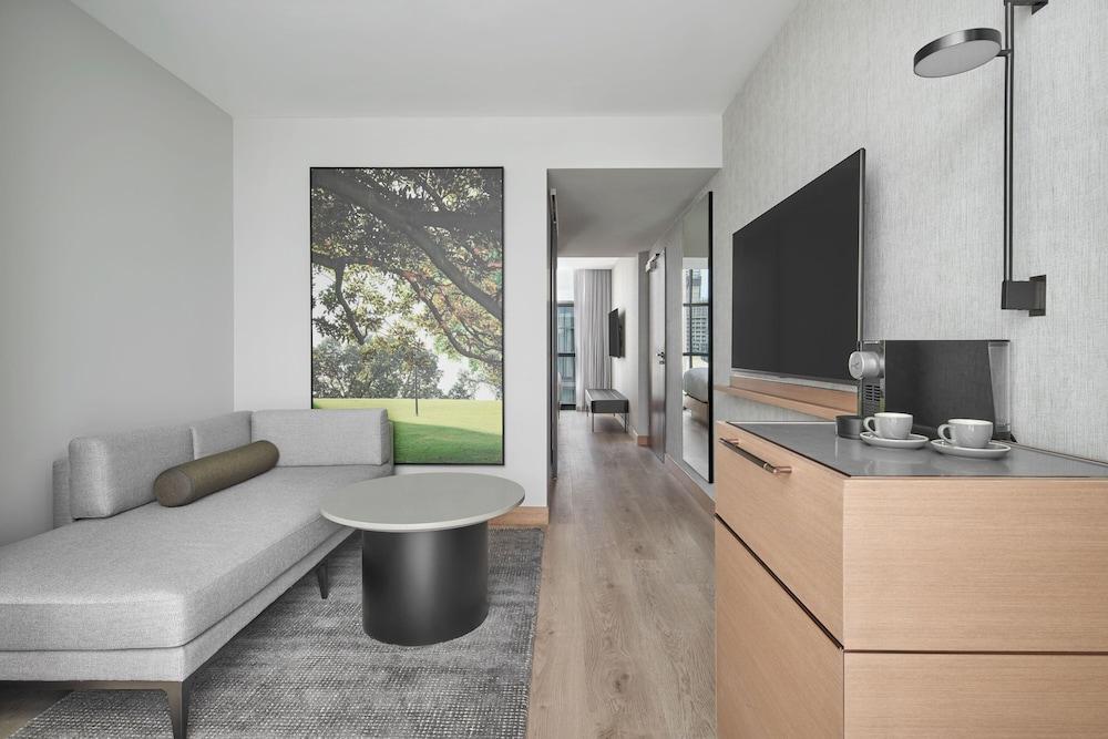 Courtyard By Marriott Melbourne Flagstaff Gardens Room Type - Studio, 1 King Bed, City View