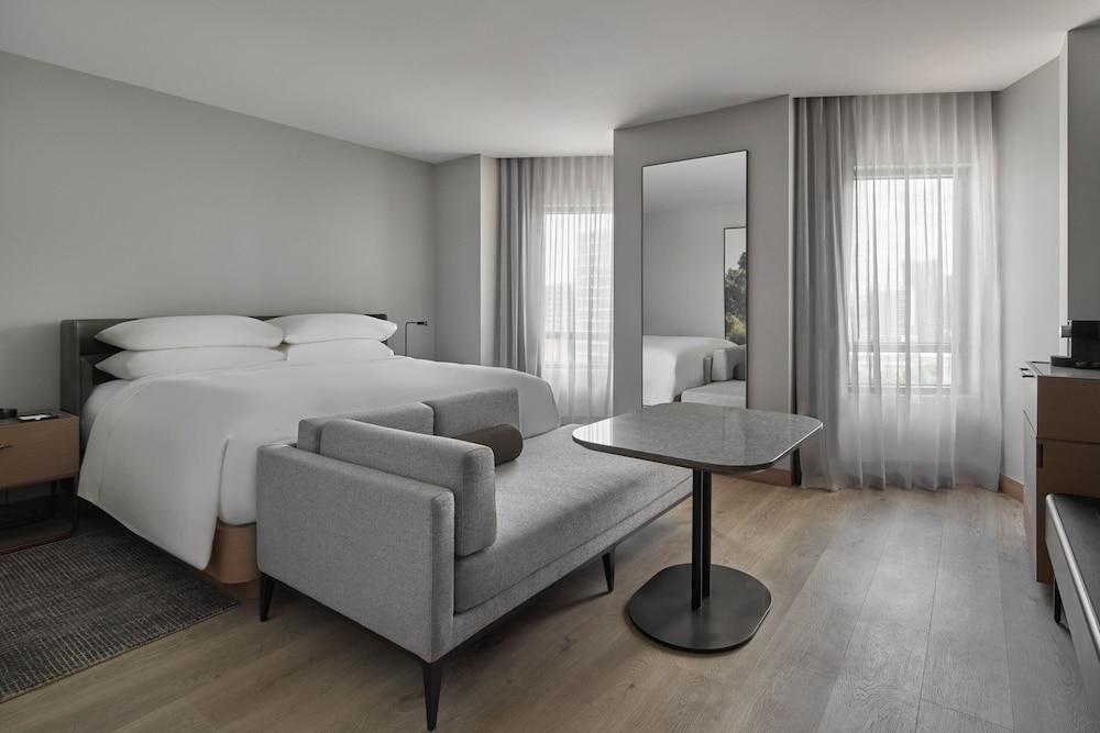 Courtyard By Marriott Melbourne Flagstaff Gardens Room Type - Premium Room, 1 King Bed