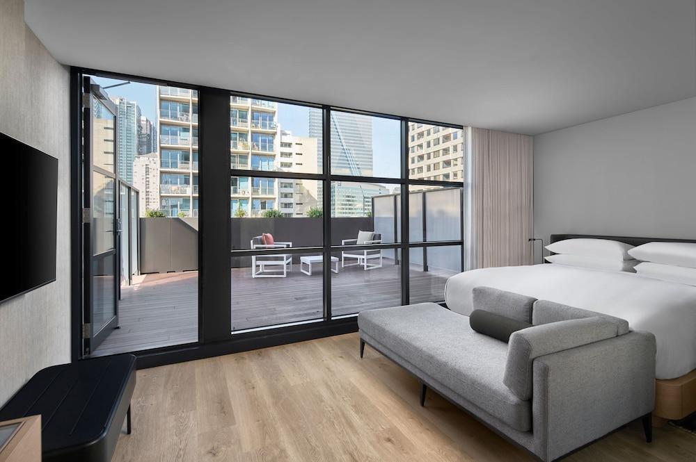 Courtyard By Marriott Melbourne Flagstaff Gardens Room Type - Premium Room, 1 King Bed, Smoking, Terrace