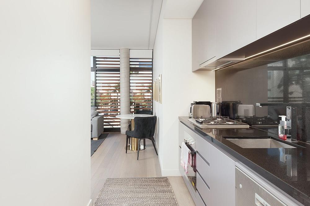 Uber Chic Newtown Designer Pad H392 - Tap to explore photos