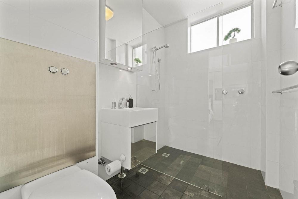 Modern Potts Point Studio - Tap to explore photos