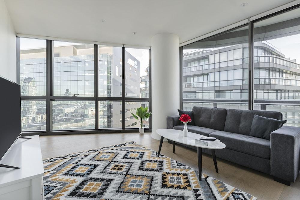 STAY&CO Serviced Apartments Docklands Collins - Tap to explore photos