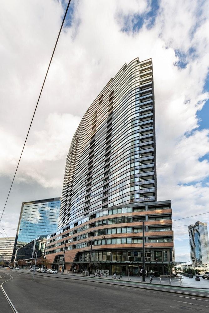 STAY&CO Serviced Apartments Docklands Collins