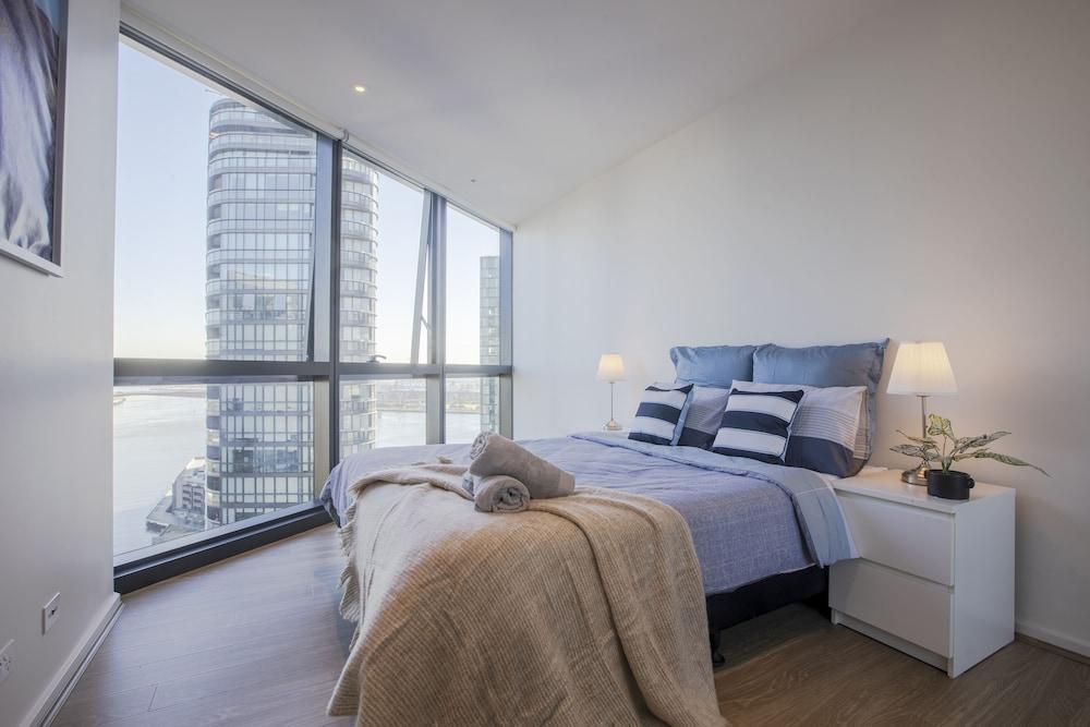 Docklands high level 1 Bedroom Apartment with pool by KozyGuru - Tap to explore photos