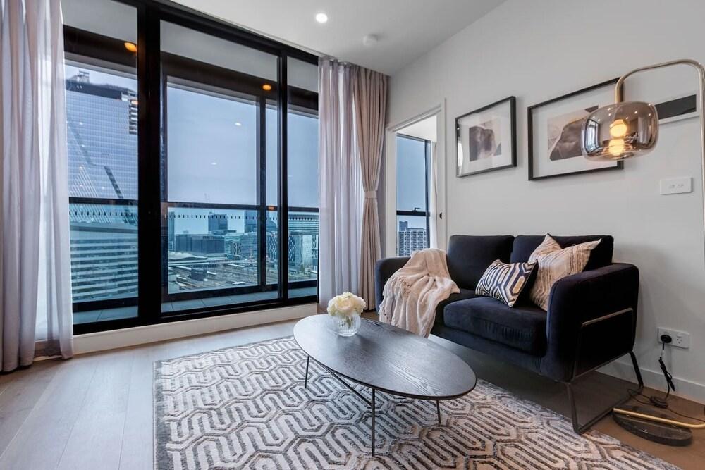 Stylist 1bed1bath Apartment@west Melbourne - Tap to explore photos