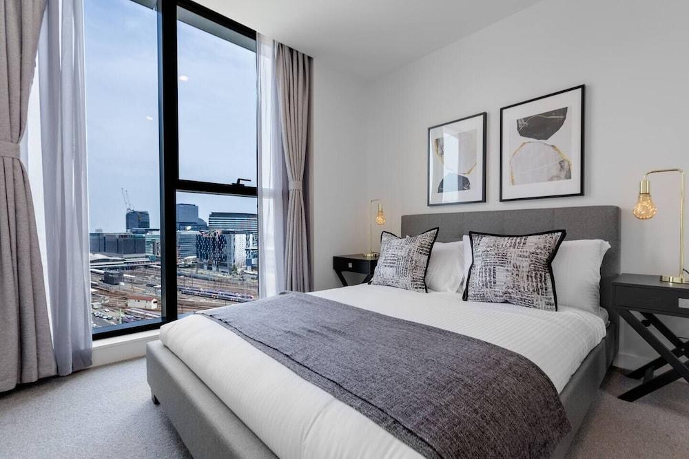 Stylist 1bed1bath Apartment@west Melbourne - Tap to explore photos