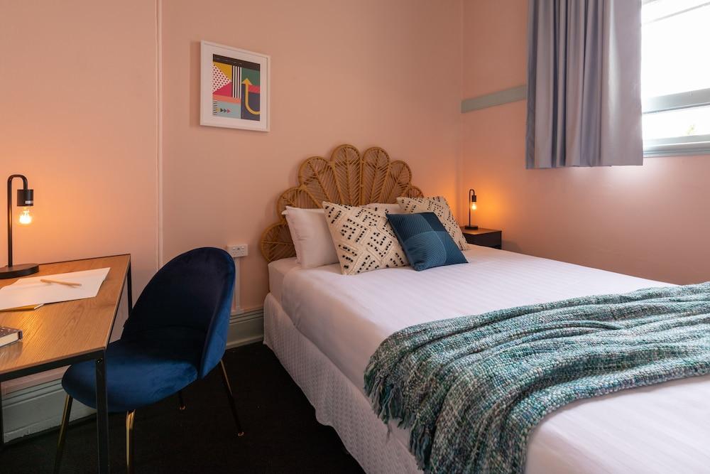 Roamer St Kilda Room Type - Compact Private Room, Shared Bathroom