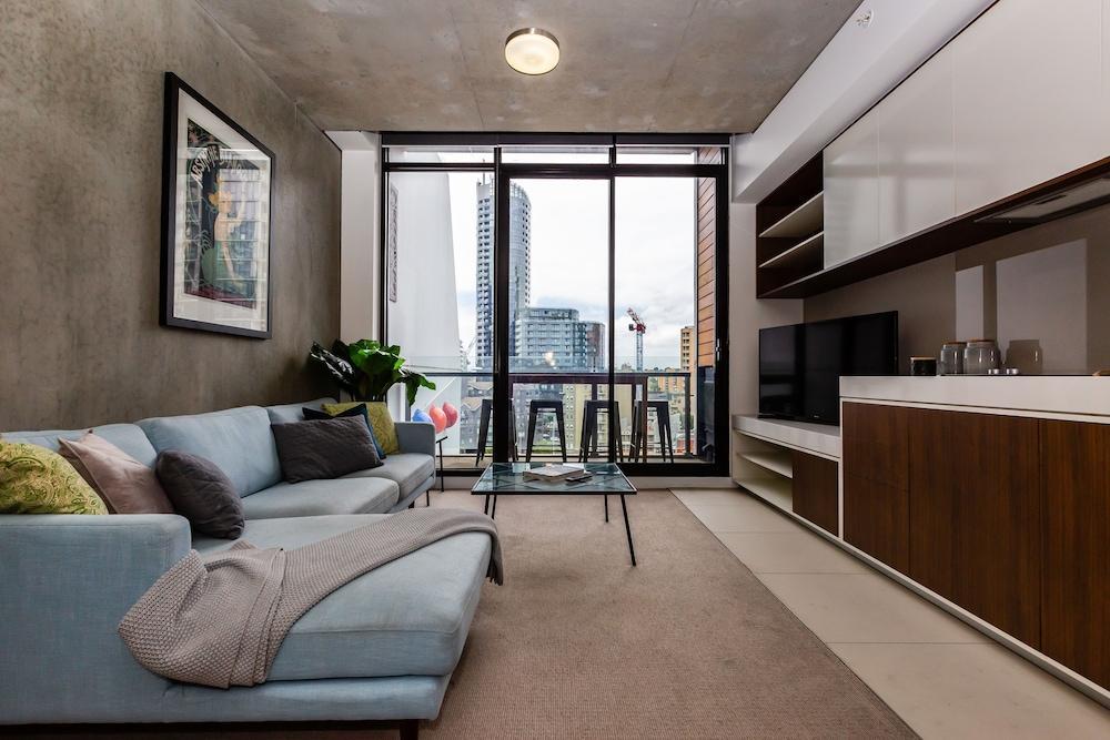 Sky 1 BDR South Yarra Apartment - Tap to explore photos