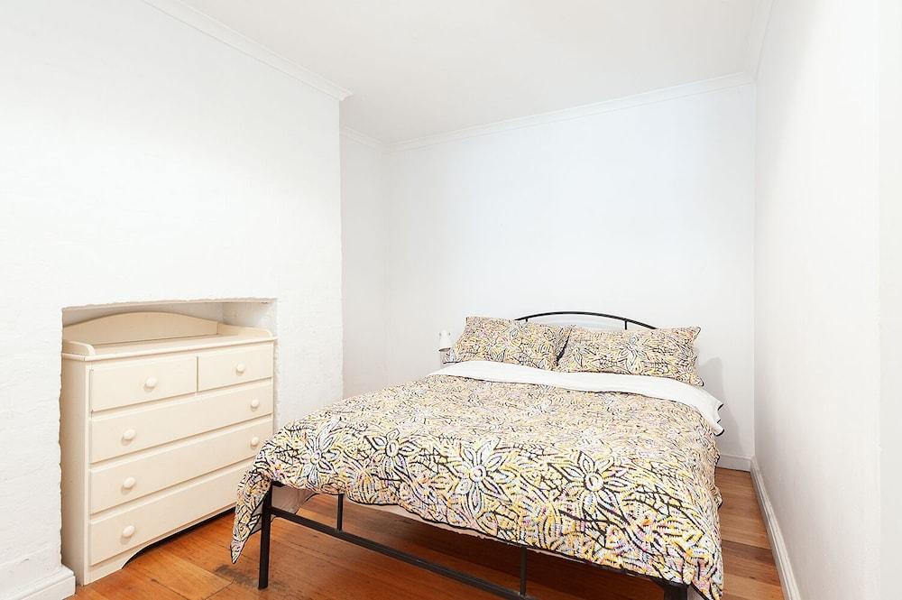 Charming Centrally Located 2 Bedroom Accommodation - Tap to explore photos