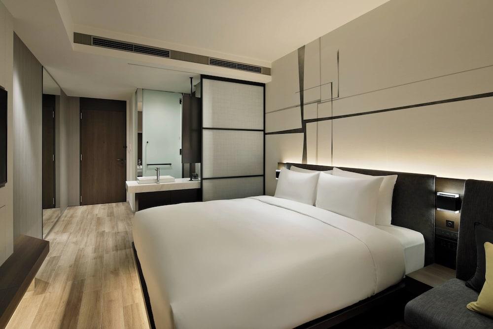 AC Hotel Tokyo Ginza by Marriott Room Type - Standard Room, 1 King Bed