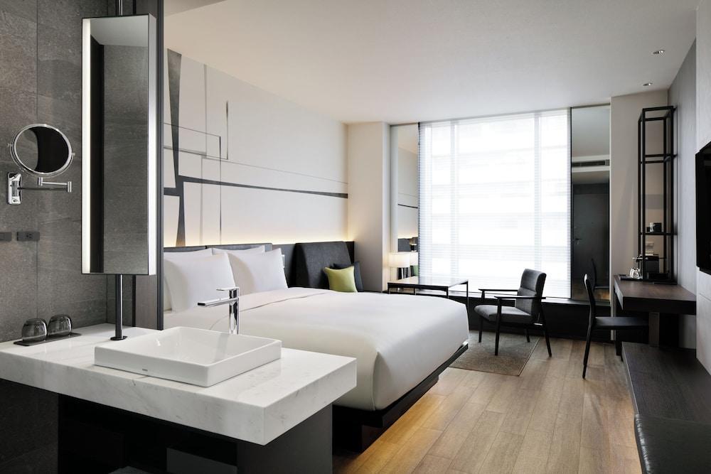 AC Hotel Tokyo Ginza by Marriott Room Type - Superior Room, 1 King Bed