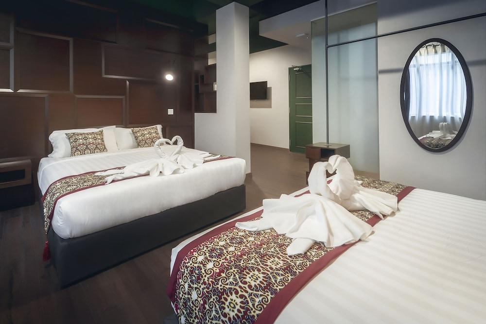 East Riverine Boutique Hotel Room Type - Premium Family Room with Entertainment Channels