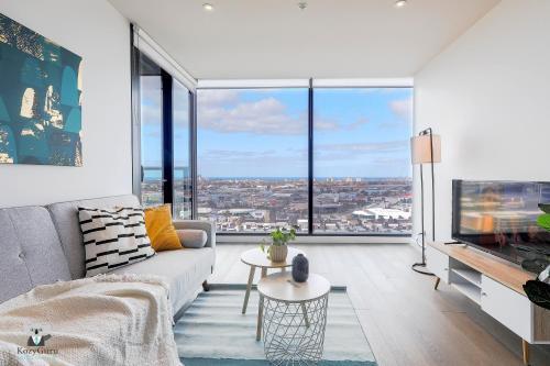 KOZYGURU DOCKLANDS LUXURY WATER VIEW APT 1 BED VDO915 Room Type - One-Bedroom Apartment