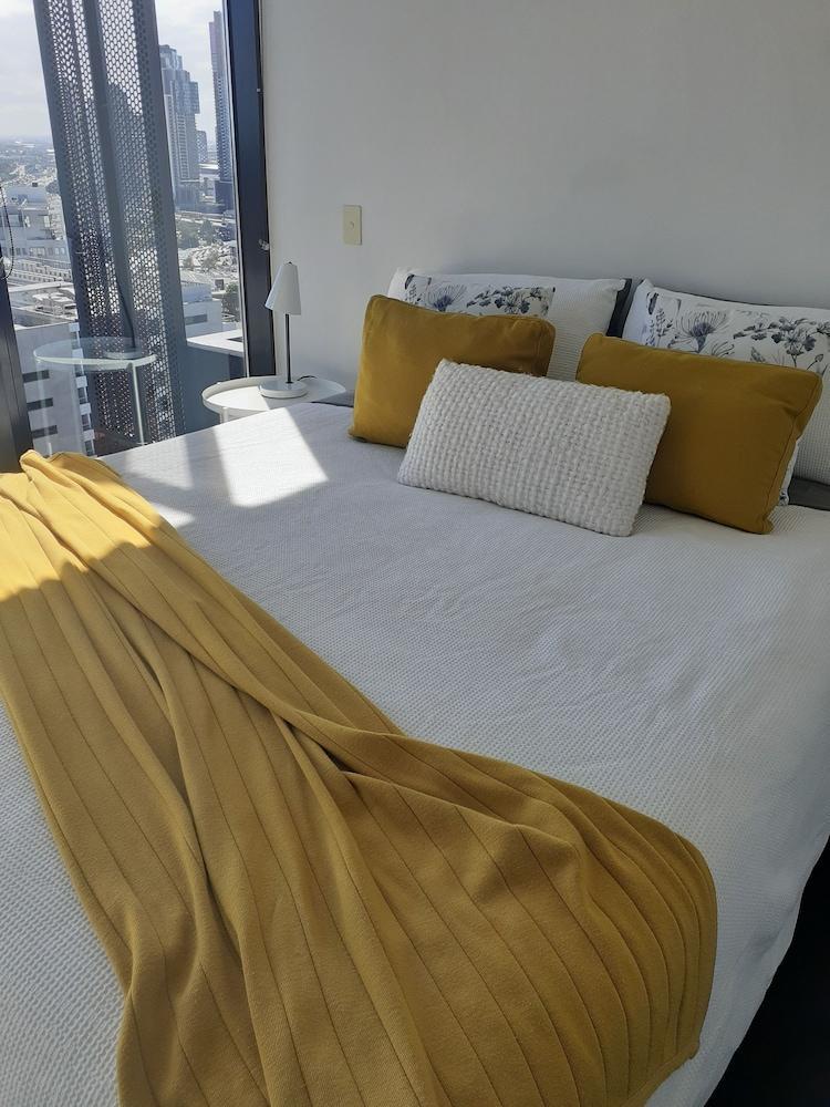 Top Floor Stunning Views - Tap to explore photos