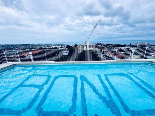 Bondi Beach Ocean View Rooftop Pool - Tap to explore photos