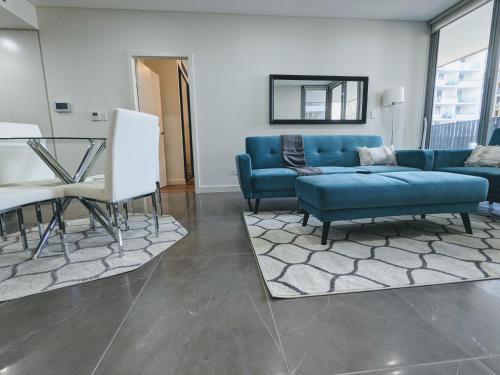 Elegant 3-bed 2-bath, balcony, with pool included, NO PARTIES! - Tap to explore photos