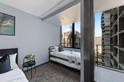 A Stylish & Comfy Studio Next to Southern Cross - Tap to explore photos
