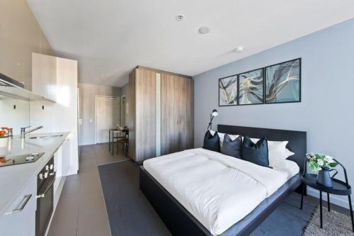 A Stylish & Comfy Studio Next to Southern Cross