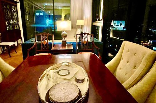 Sydney Cosmopolitan CBD Apartment - Tap to explore photos