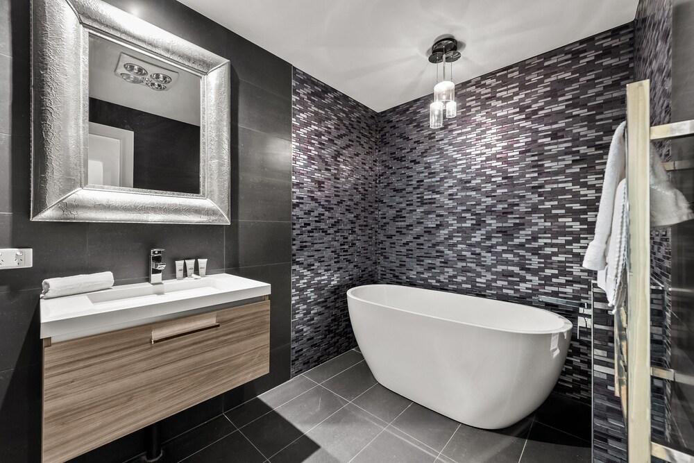 StayCentral - Moonee Ponds Penthouse - Tap to explore photos