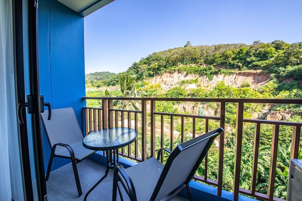 Golden Paradise Hotel Room Type - Executive Room with Mountain View Golden Paradise Hotel Room Type - Executive Room with Mountain View