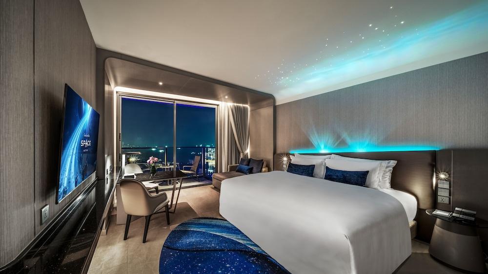 Grande Centre Point Space Pattaya Room Type - Space Premium King