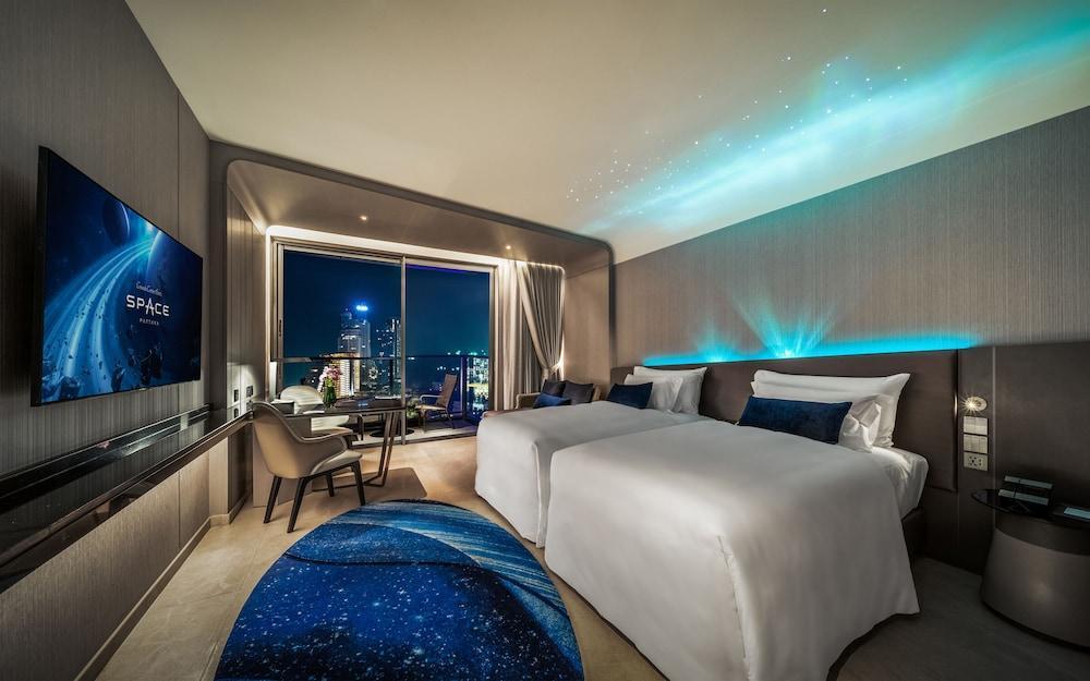 Grande Centre Point Space Pattaya Room Type - Space Premium Twin