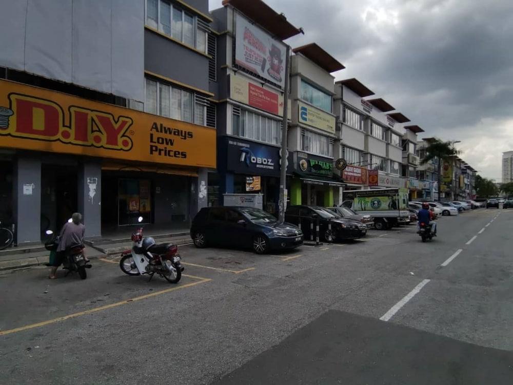 SPOT ON 90500 Sri Rampai Metro Hostel - Tap to explore photos